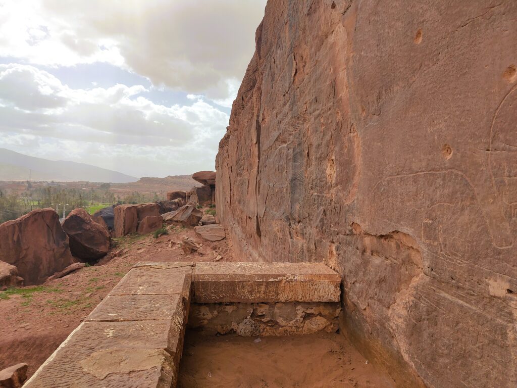 Gravures rupestres Tiout